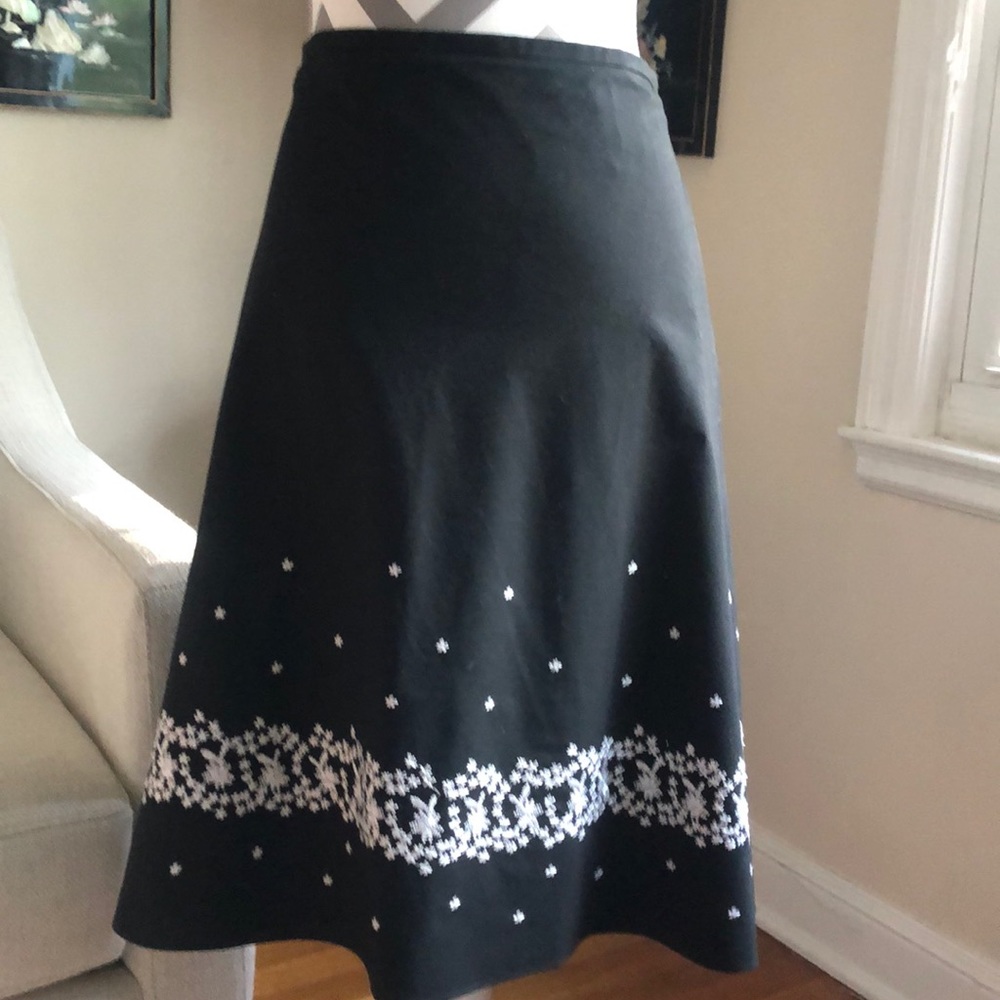 🎉Ann Taylor Black Embroidered Skirt